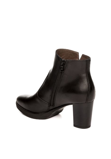 Black leather ankle boot NERO GIARDINI | 411200GUANTO-100